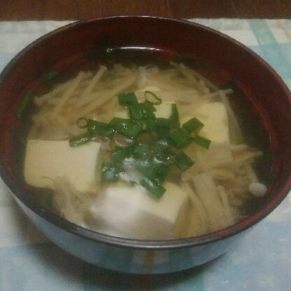 絹ごし豆腐で作りました。エノキがいい仕事していて、簡単で美味しかったです。